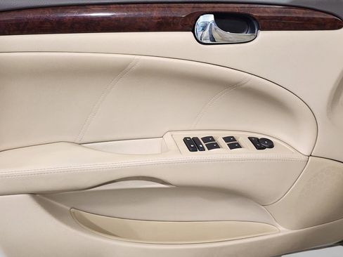 Used 2011 Buick Lucerne CX image 11