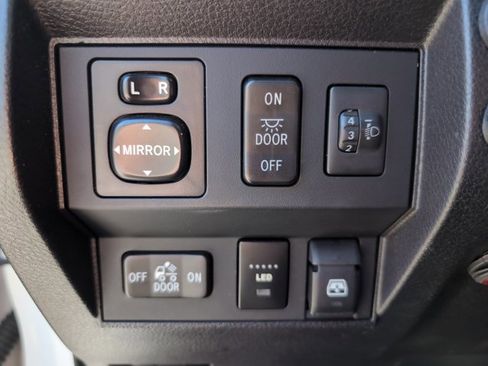 Used 2014 Toyota Tundra SR5 w/ SR5 Upgrade Package image 16