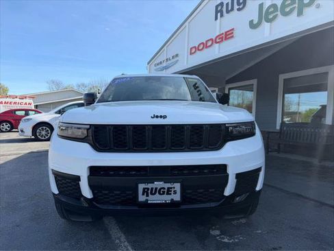 Used 2025 Jeep Grand Cherokee L Altitude AWD/4WD image 2