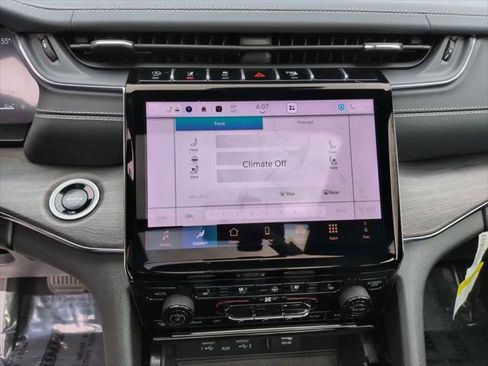 Certified 2024 Jeep Grand Cherokee Overland w/ Luxury Tech Group IV AWD/4WD image 27