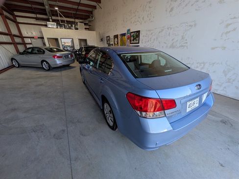 Used 2010 Subaru Legacy 2.5i image 8