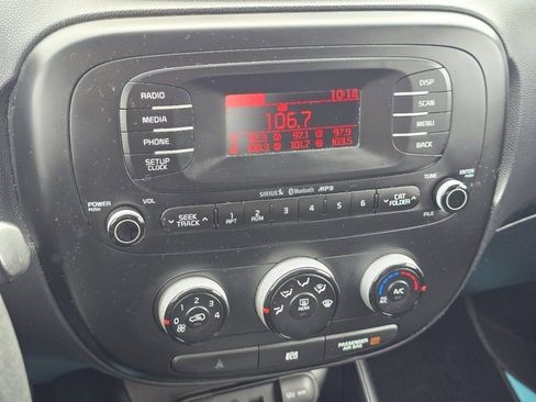 Used 2014 Kia Soul FWD image 26