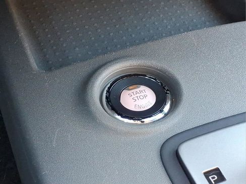 Used 2021 Nissan Frontier SV image 12