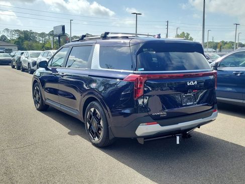New 2026 Kia Carnival EX FWD image 4