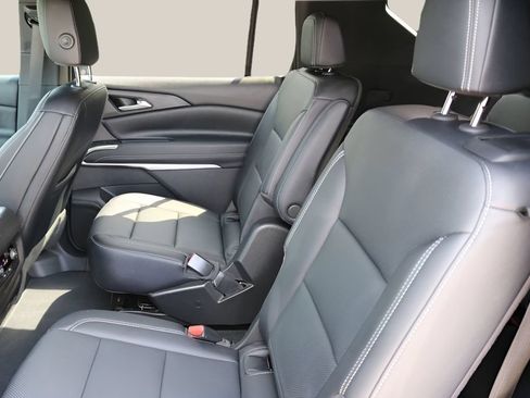 Used 2026 Chevrolet Traverse LT w/ Driver Confidence Package FWD image 15