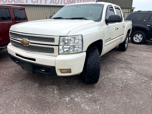 Used 2013 Chevrolet Silverado 1500 LTZ w/ LTZ White Diamond Edition image 2