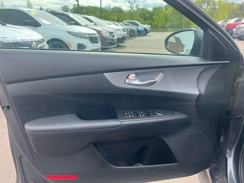 Used 2022 Kia Forte LXS FWD image 13