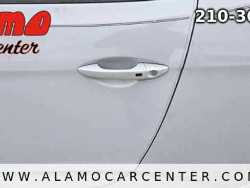 Used 2013 Hyundai Veloster RE:MIX Edition FWD image 10