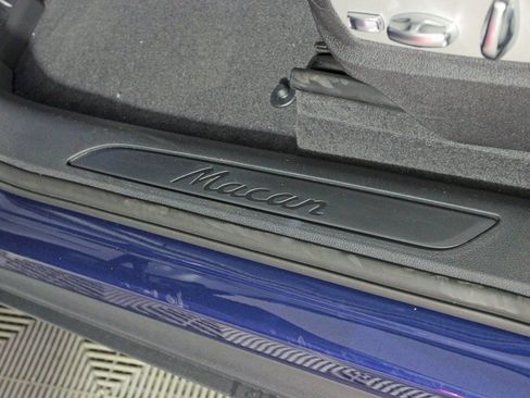 Certified 2025 Porsche Macan image 17