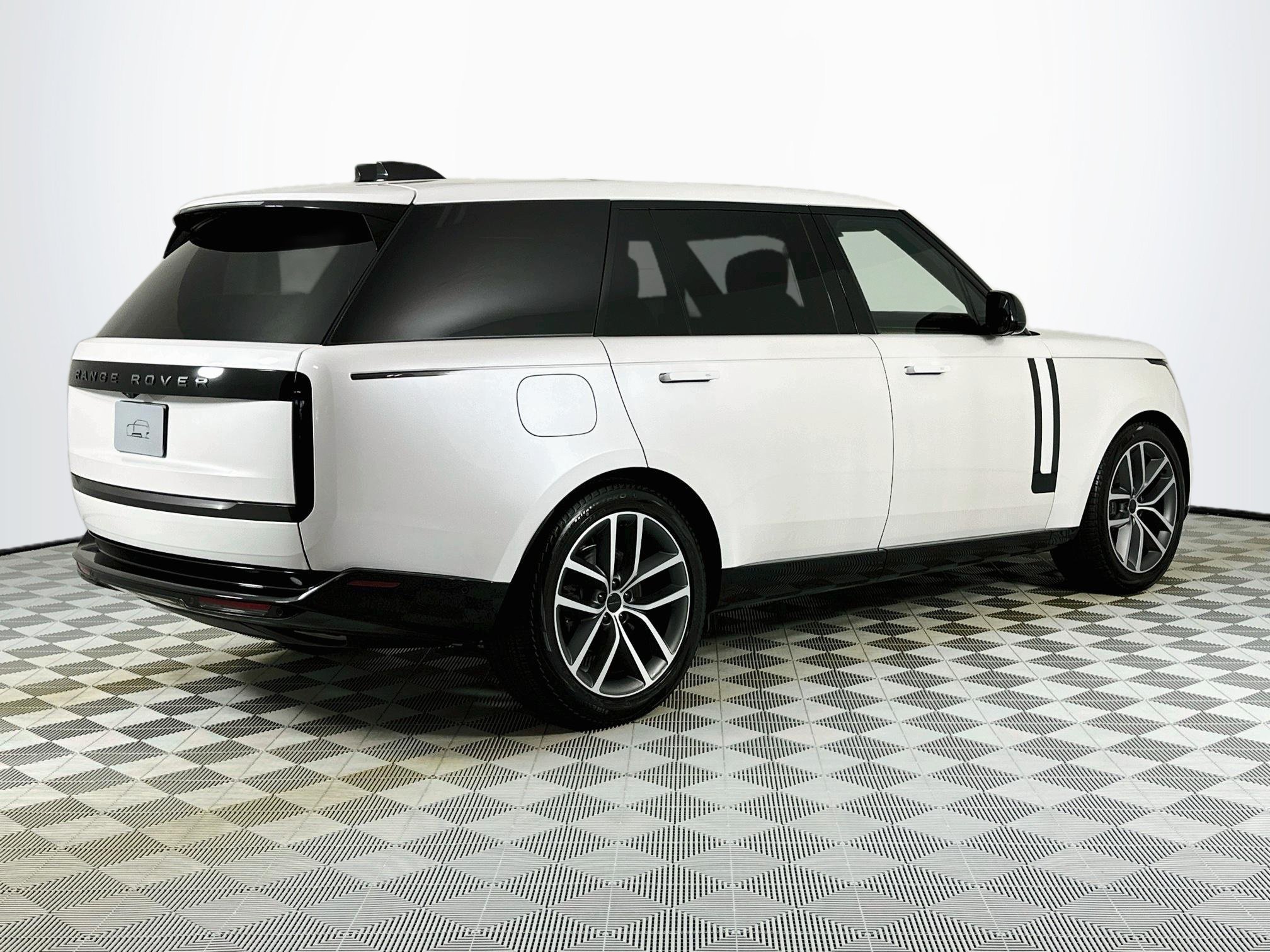 Certified 2026 Land Rover Range Rover Long Wheelbase SE AWD/4WD image 5