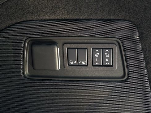 Used 2024 Cadillac Escalade ESV Premium Luxury Platinum AWD/4WD image 66