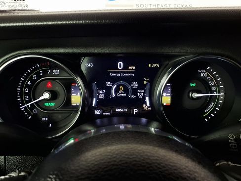 Used 2021 Jeep Wrangler Unlimited Sahara w/ Cold Weather Group AWD/4WD image 18