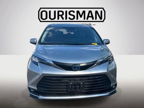 Used 2025 Toyota Sienna XLE w/ XLE Plus Package image 11