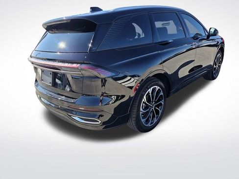 New 2026 Lincoln Nautilus Reserve image 3