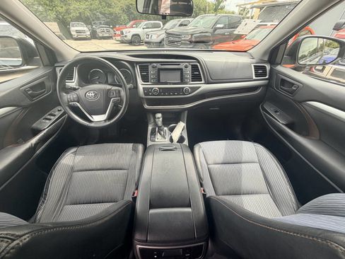 Used 2014 Toyota Highlander Plus FWD image 12