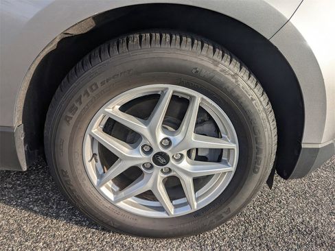 Used 2023 Ford Edge SEL image 11