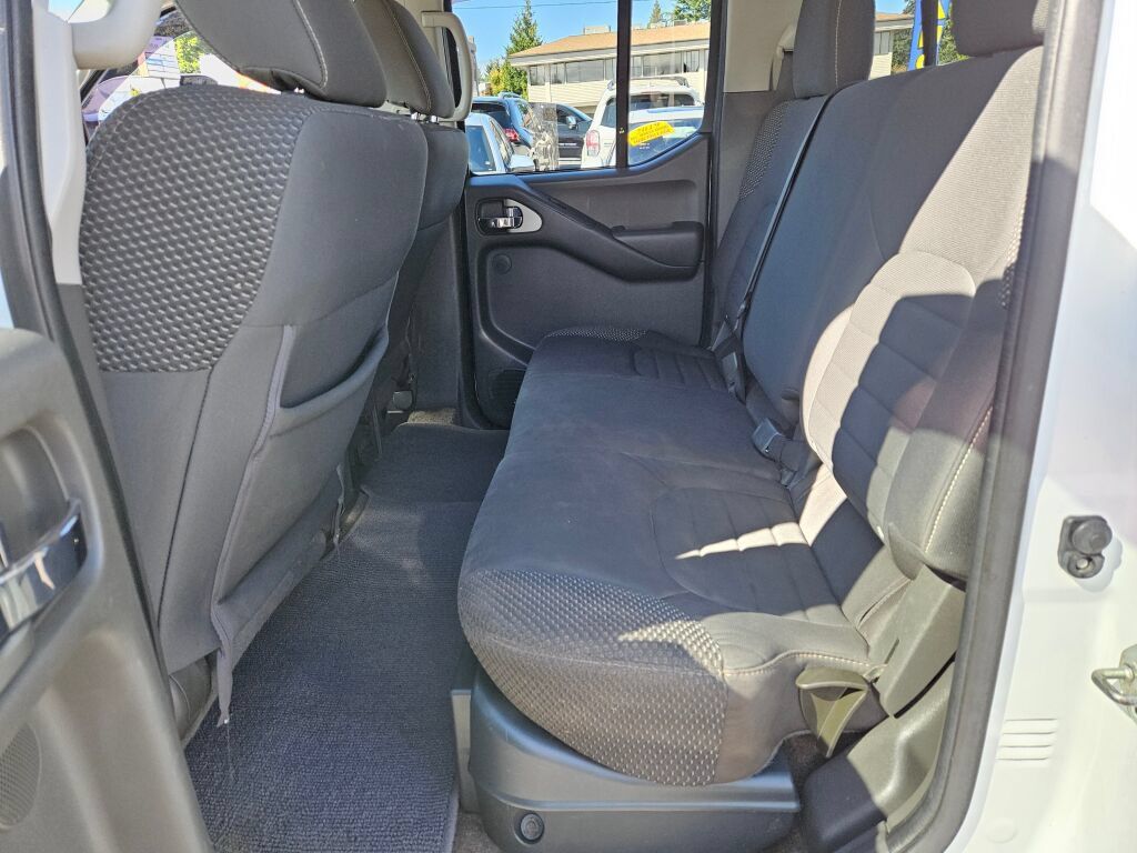 Used 2016 Nissan Frontier PRO-4X w/ Pro-4x Graphics Package AWD/4WD image 12