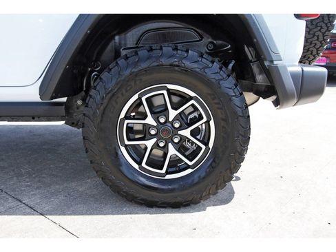 Used 2026 Jeep Wrangler Unlimited Rubicon AWD/4WD image 30