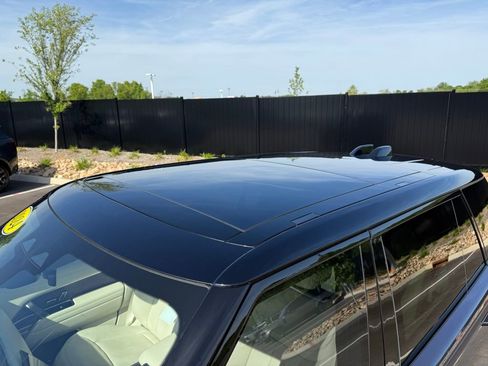 Used 2024 Land Rover Range Rover Long Wheelbase SE AWD/4WD image 15