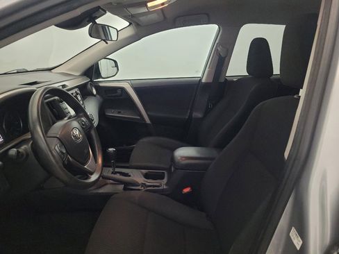 Used 2018 Toyota RAV4 LE w/ Carpet Mat Package AWD/4WD image 17