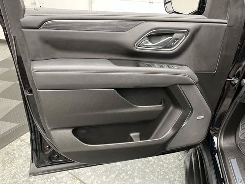 Certified 2022 GMC Yukon SLT w/ SLT Premium Package AWD/4WD image 8