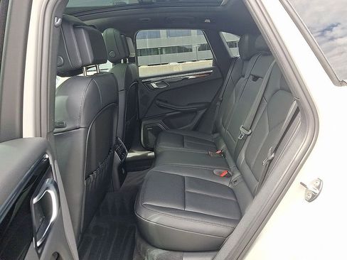 Used 2025 Porsche Macan image 12