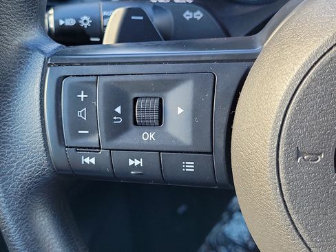 Used 2024 Nissan Rogue S FWD image 25