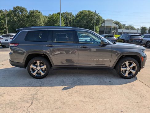 Used 2022 Jeep Grand Cherokee L Limited image 5