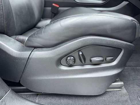 Used 2023 Porsche Cayenne AWD/4WD image 40