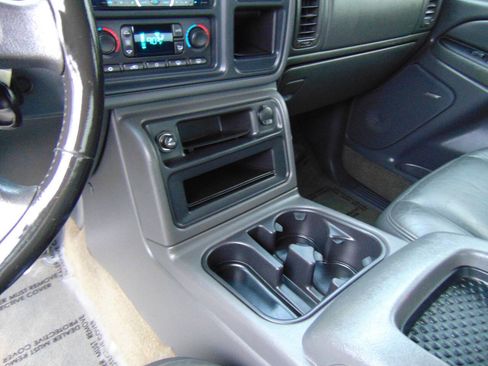 Used 2004 Chevrolet Silverado 2500 LT w/ Heavy-Duty Power Package image 23