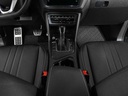 Certified 2023 Volkswagen Tiguan SE R-Line FWD image 14