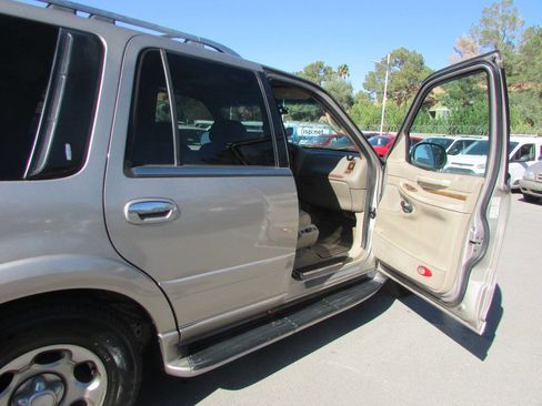 Used 2000 Lincoln Navigator 2WD image 11