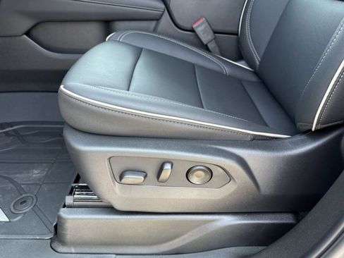 New 2025 Chevrolet Suburban Premier RWD image 21