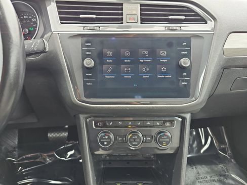 Used 2019 Volkswagen Tiguan SE w/ Panoramic Sunroof Package image 20