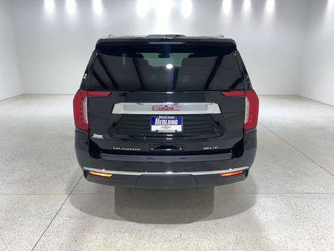 Used 2024 GMC Yukon XL SLT w/ SLT Luxury Package AWD/4WD image 4