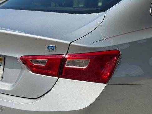 Used 2018 Chevrolet Malibu Hybrid w/ Leather Package FWD image 26
