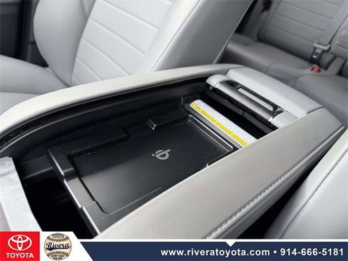 Used 2022 Toyota Highlander XLE image 24