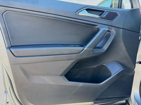 Used 2020 Volkswagen Tiguan SE R-Line image 21