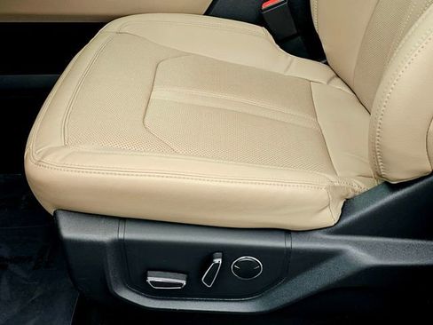 Used 2022 Ford Expedition Limited image 19