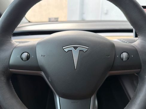 Used 2022 Tesla Model Y Performance AWD/4WD image 25