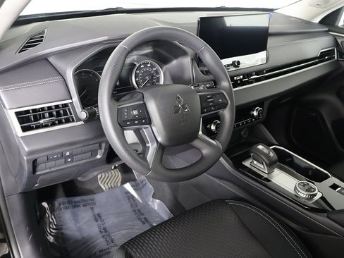 New 2026 Mitsubishi Outlander ES image 27
