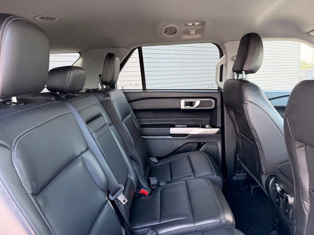 Used 2022 Ford Explorer XLT w/ Equipment Group 202A AWD/4WD image 24