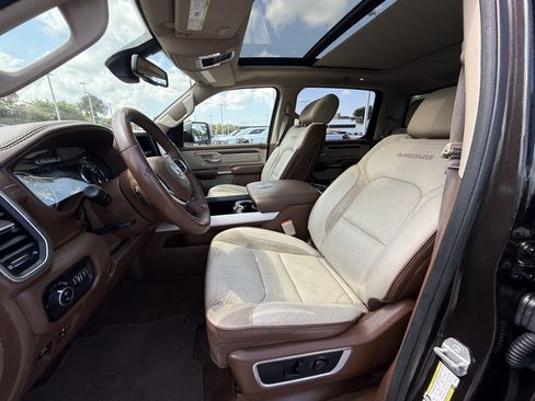 Used 2019 RAM 1500 Laramie RWD image 29
