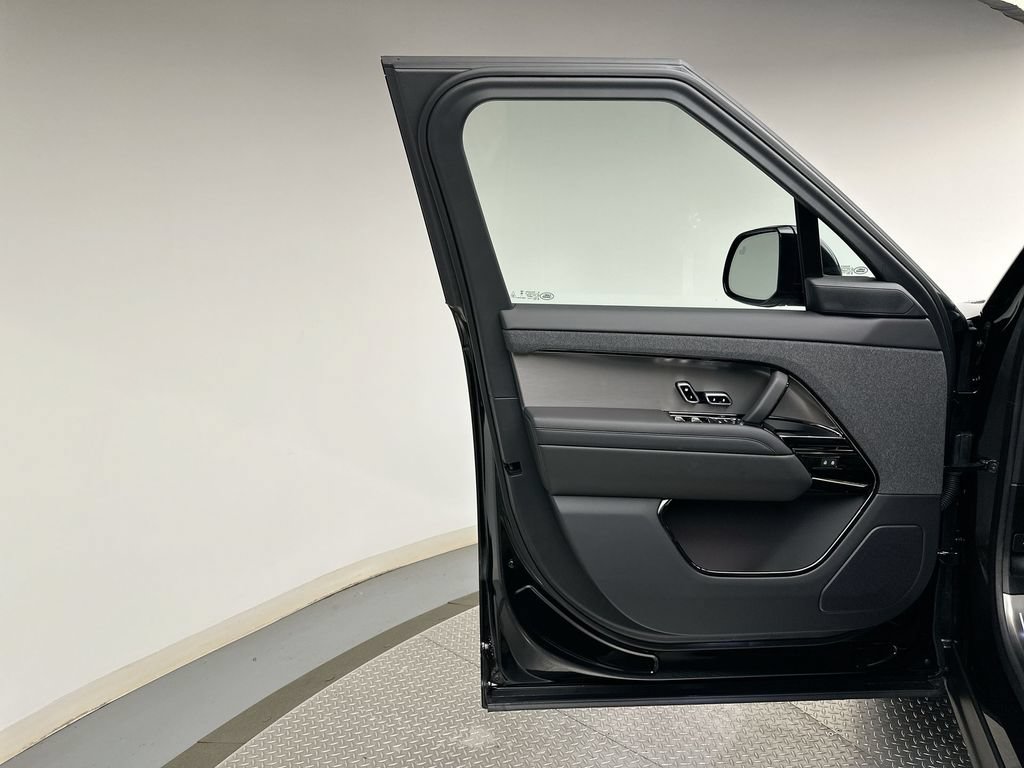 New 2027 Land Rover Range Rover Sport SE AWD/4WD image 9