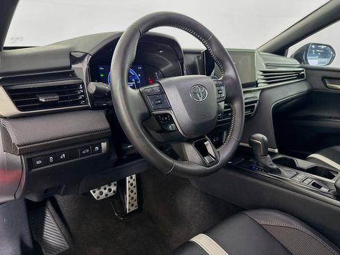 Used 2025 Toyota Camry SE image 22