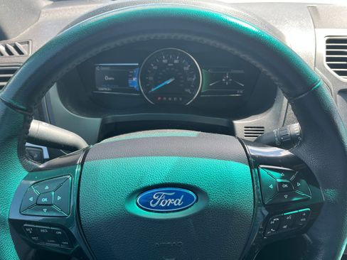Used 2018 Ford Explorer XLT w/ Equipment Group 202A image 17