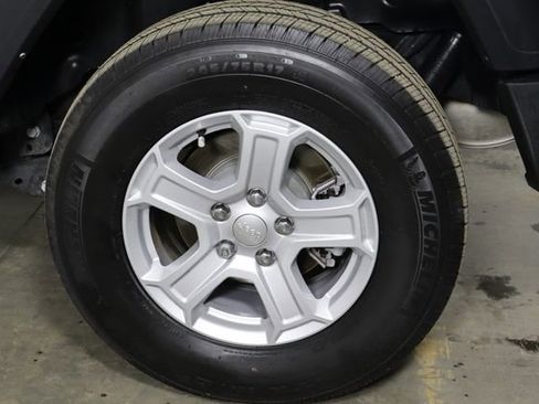 Used 2022 Jeep Wrangler Unlimited Sport image 36