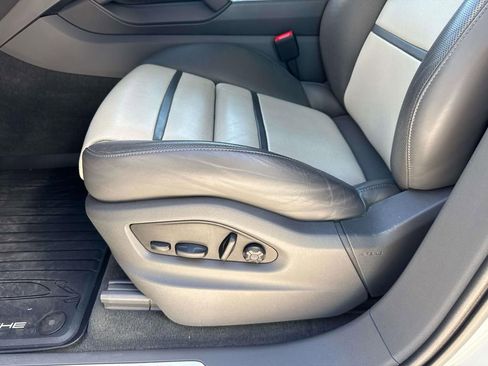 Certified 2022 Porsche Cayenne Platinum Edition AWD/4WD image 21