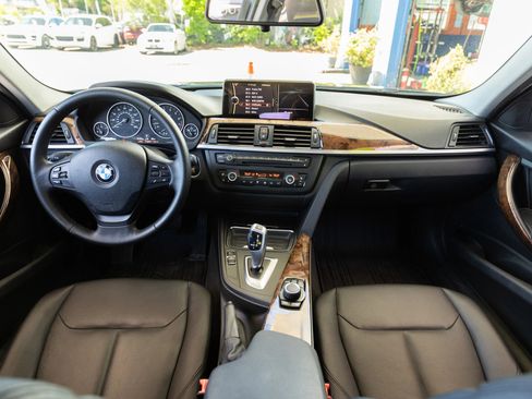 Used 2014 BMW 320i Sedan RWD image 2