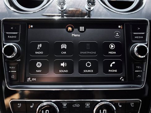 Used 2017 Bentley Bentayga AWD/4WD image 68